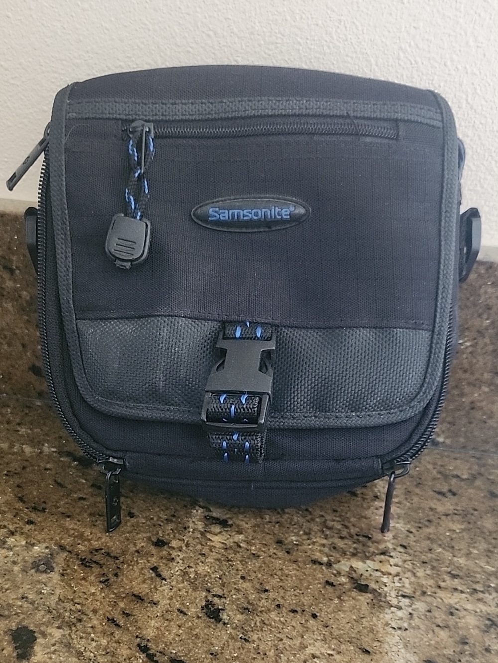 Samsonite Black Compact Camera Accessory Bag Case with Blue Trim
